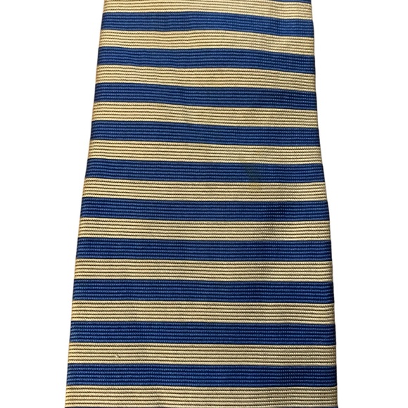 Brooks Brothers 100% silk tie. Palest Ivory & blue horizontal stripes. EUC - Picture 4 of 5